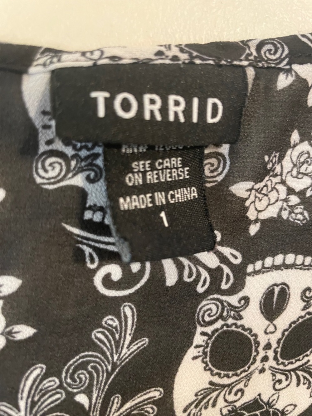 torrid Black & White Sugar Skull high Low Tank - Picture 6 of 10